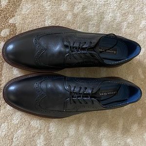 Black, Aston Grey, wingtip